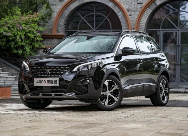 外观方面,东风标致4008黑曜版颜色拓展系列与普通版车型的不同就是