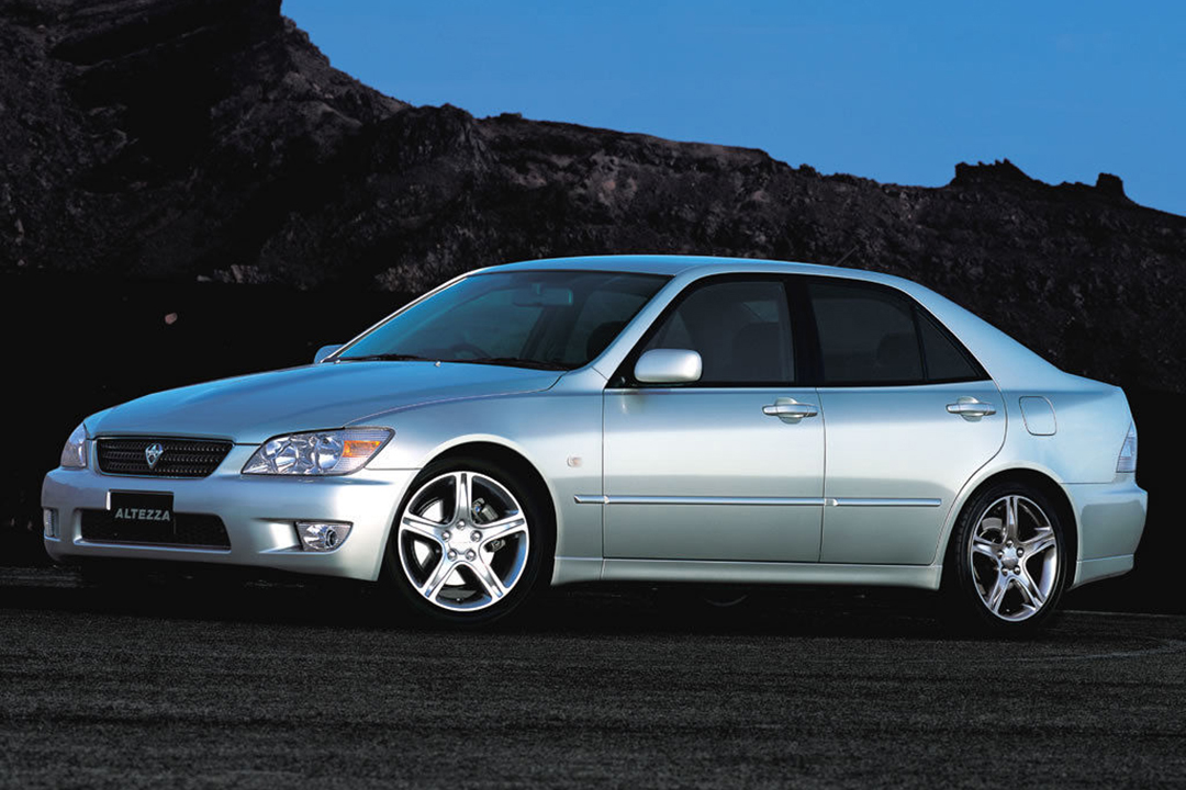 toyota-altezza-[10339].jpg