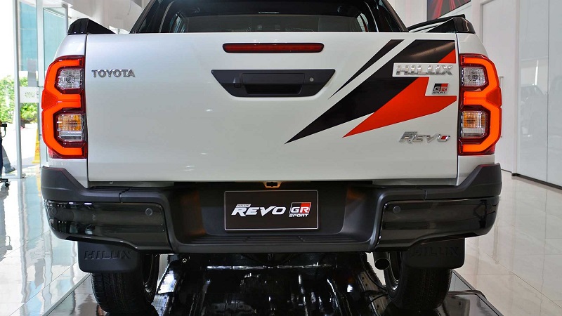 披着越野皮卡外衣的街头跑车 丰田 hilux revo gr sport实车亮相