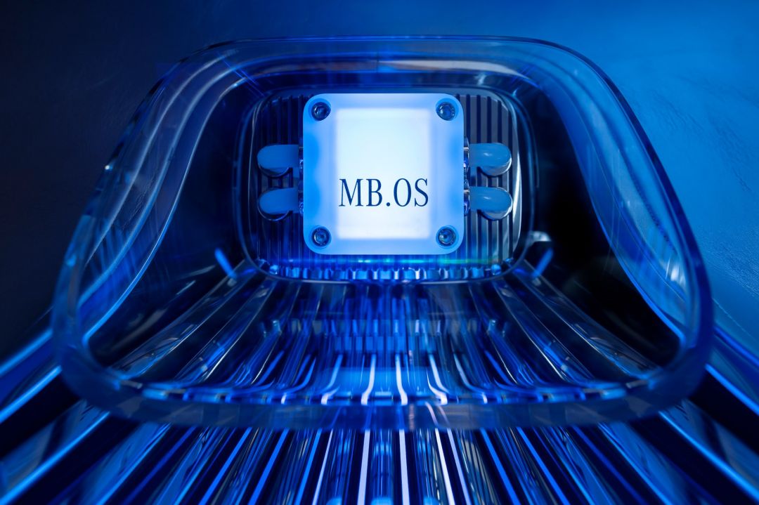 17.梅赛德斯-奔驰自主开发的全新架构MB.OS操作系统中国首秀.jpg