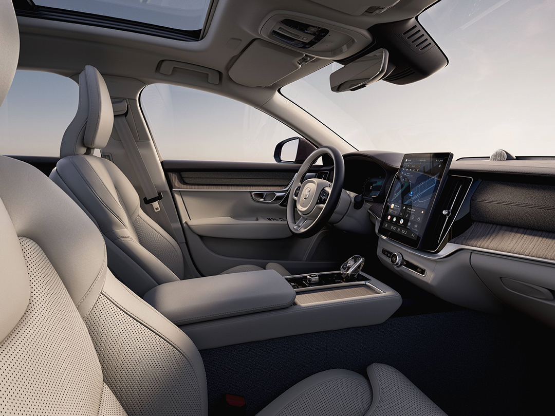347796_Refreshed_Volvo_S90_interior.jpg