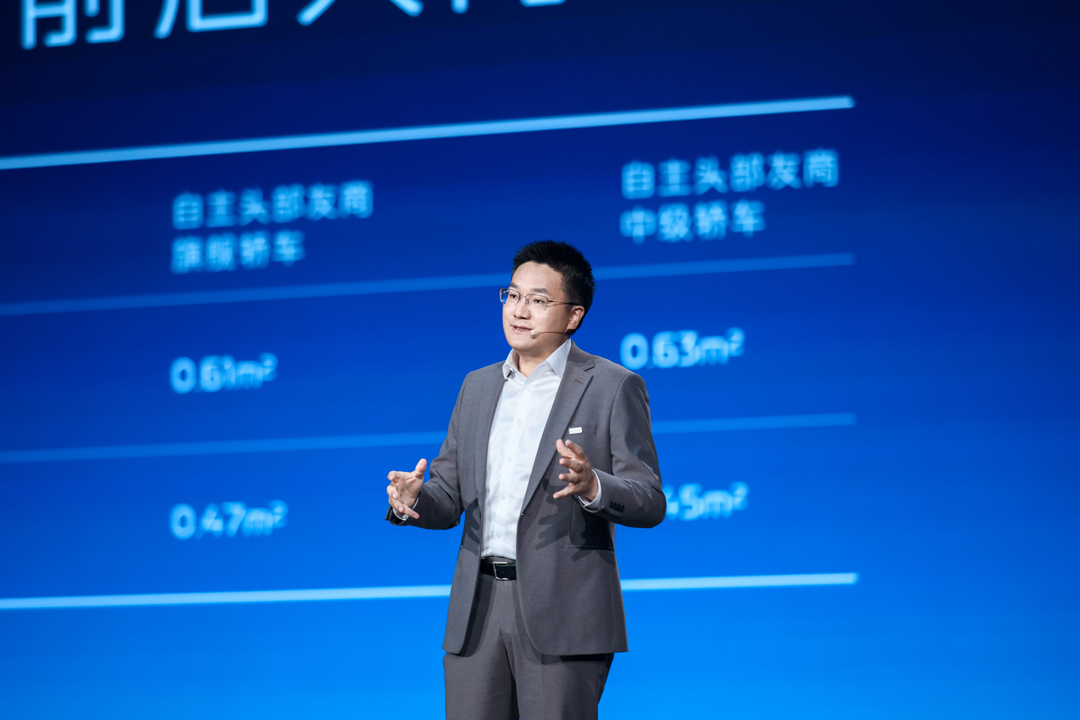 老易发布会照片03.jpg
