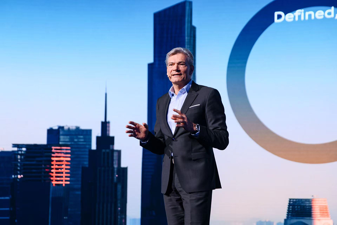 2.奥迪中国总裁 罗英瀚 Johannes Roscheck致辞.jpg