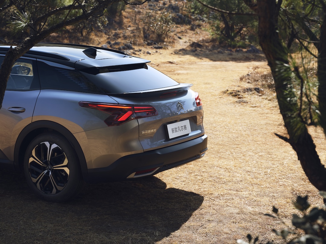 车尾特写.jpg