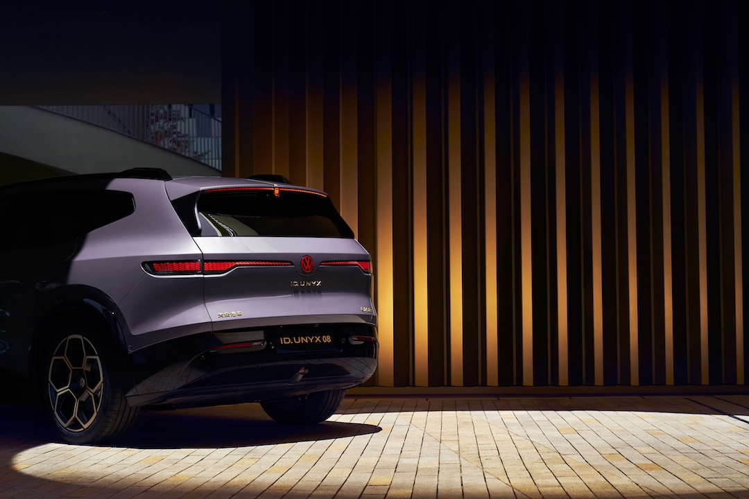 1774616792869454.jpg 17. 尾灯设计_无人.jpg