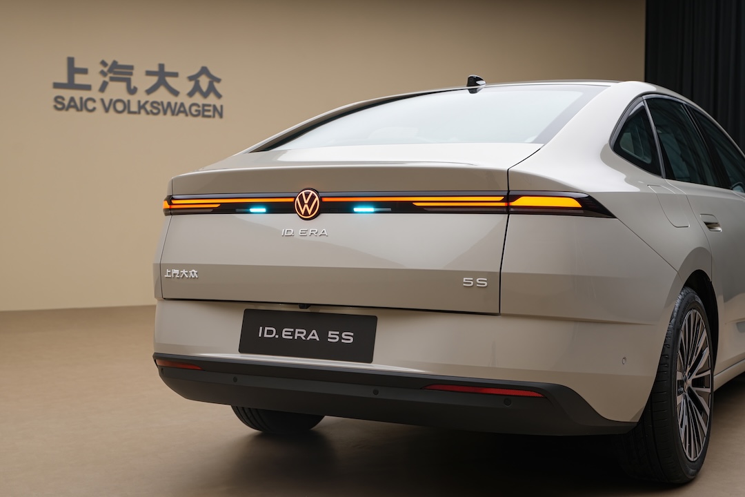 1786441860766021.jpg 尾灯.jpg