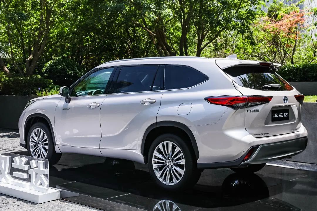 5l发动机和电动机组成的混合动力系统,系统综合最大功率为179千瓦